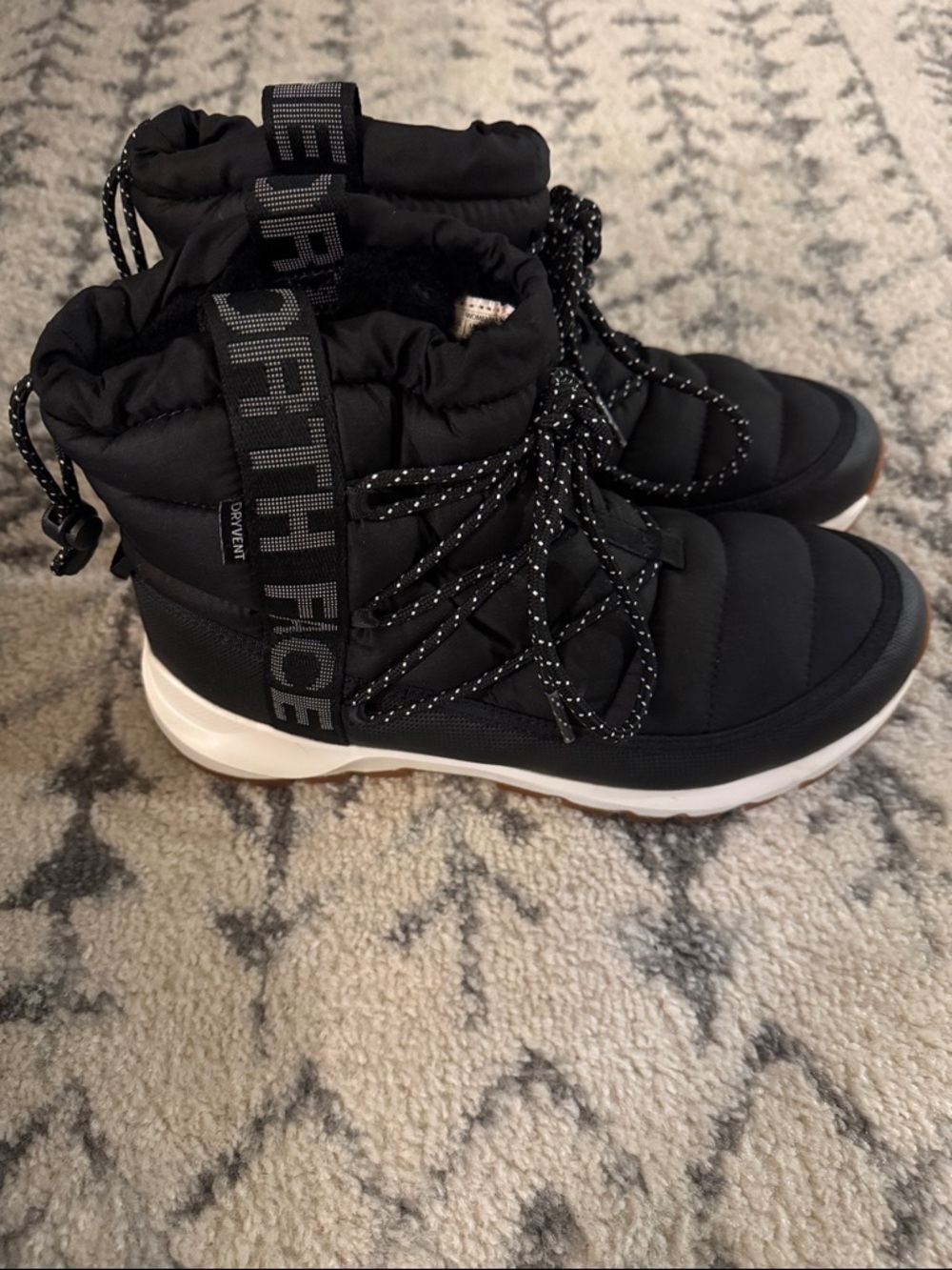 *LIKE NEW!* The North Face Thermoball Lace up Snow Boots